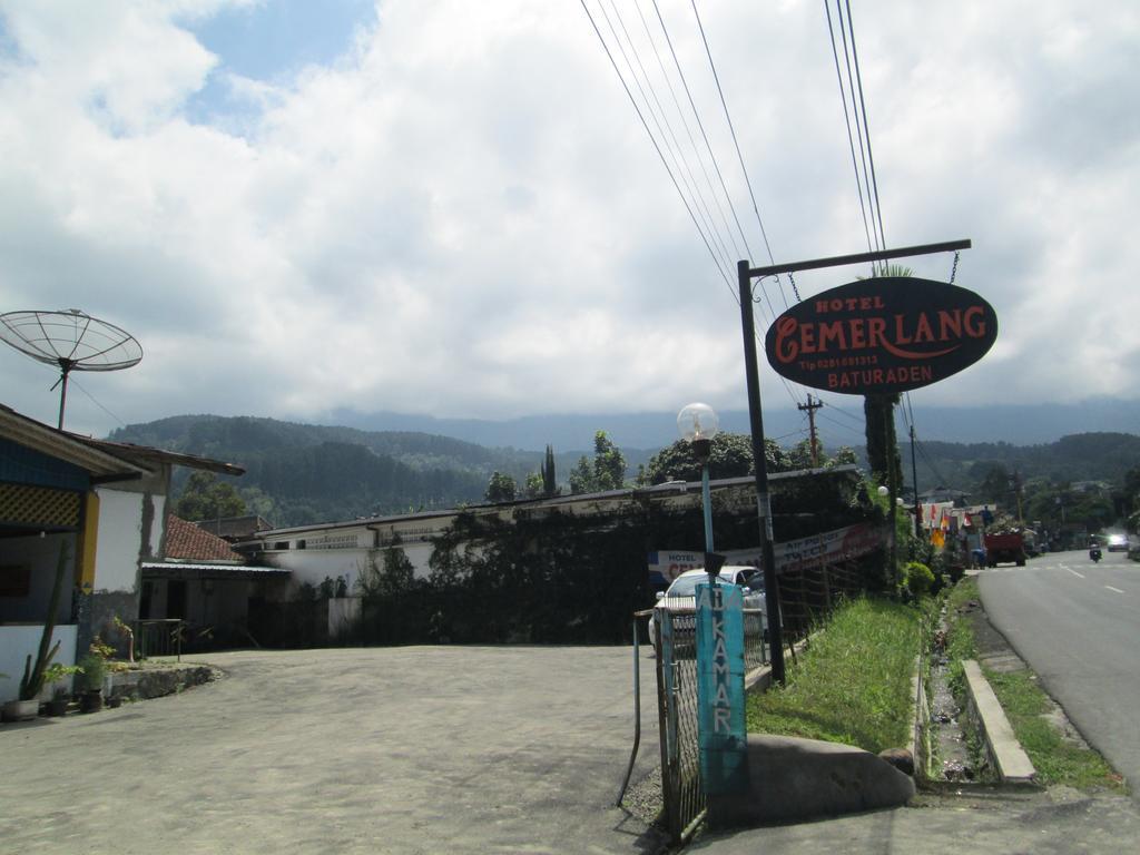 Hotel Cemerlang Baturraden Extérieur photo